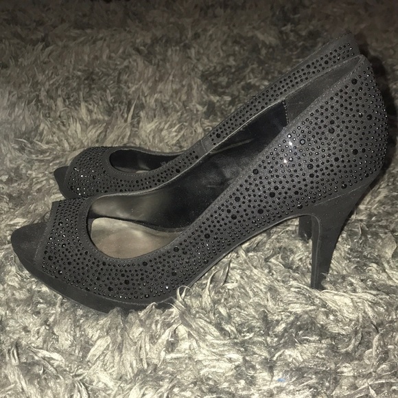 Fergalicious Black Pumps - Picture 2 of 4